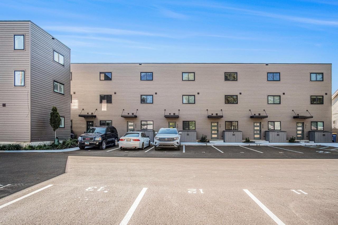 901 Fulton St W - Photo 3 of 30