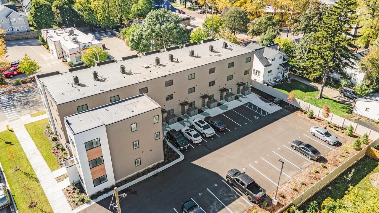 901 Fulton St W - Photo 6 of 30