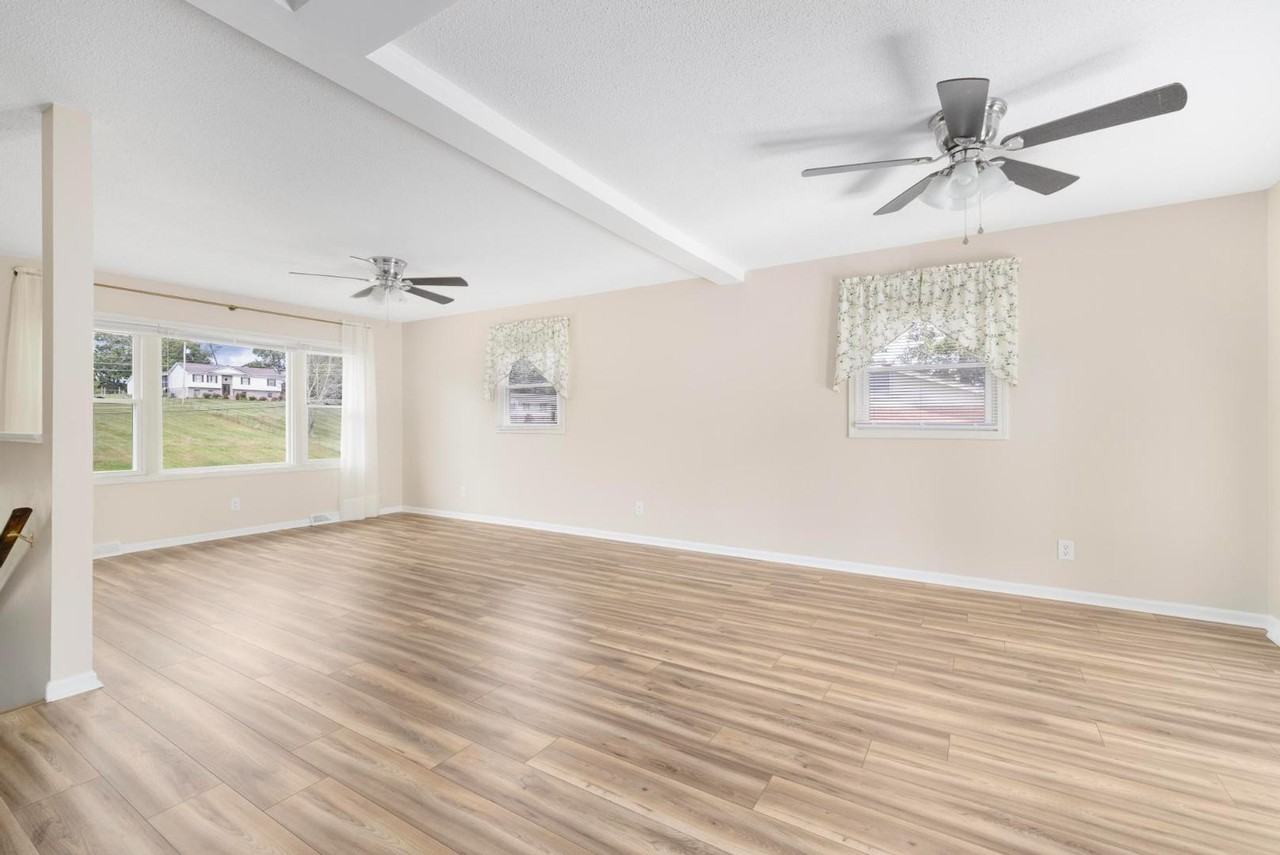 130 Greenmeadow Ln - Photo 2 of 11