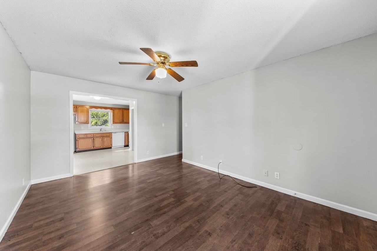 133 E St - Photo 7 of 26