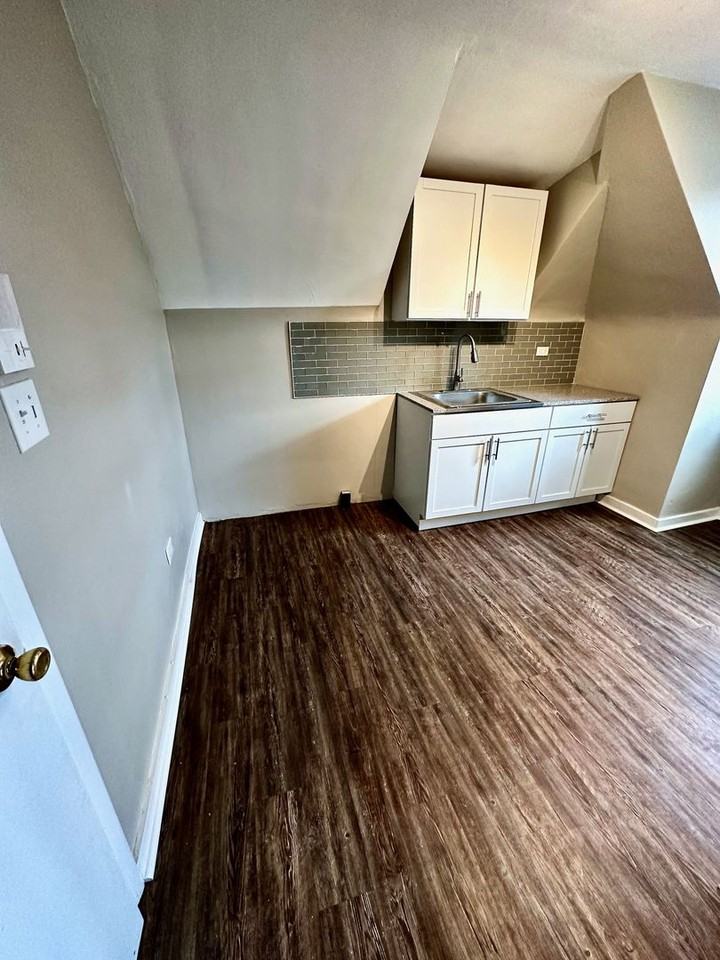 322 Lehigh - Photo 2 of 7