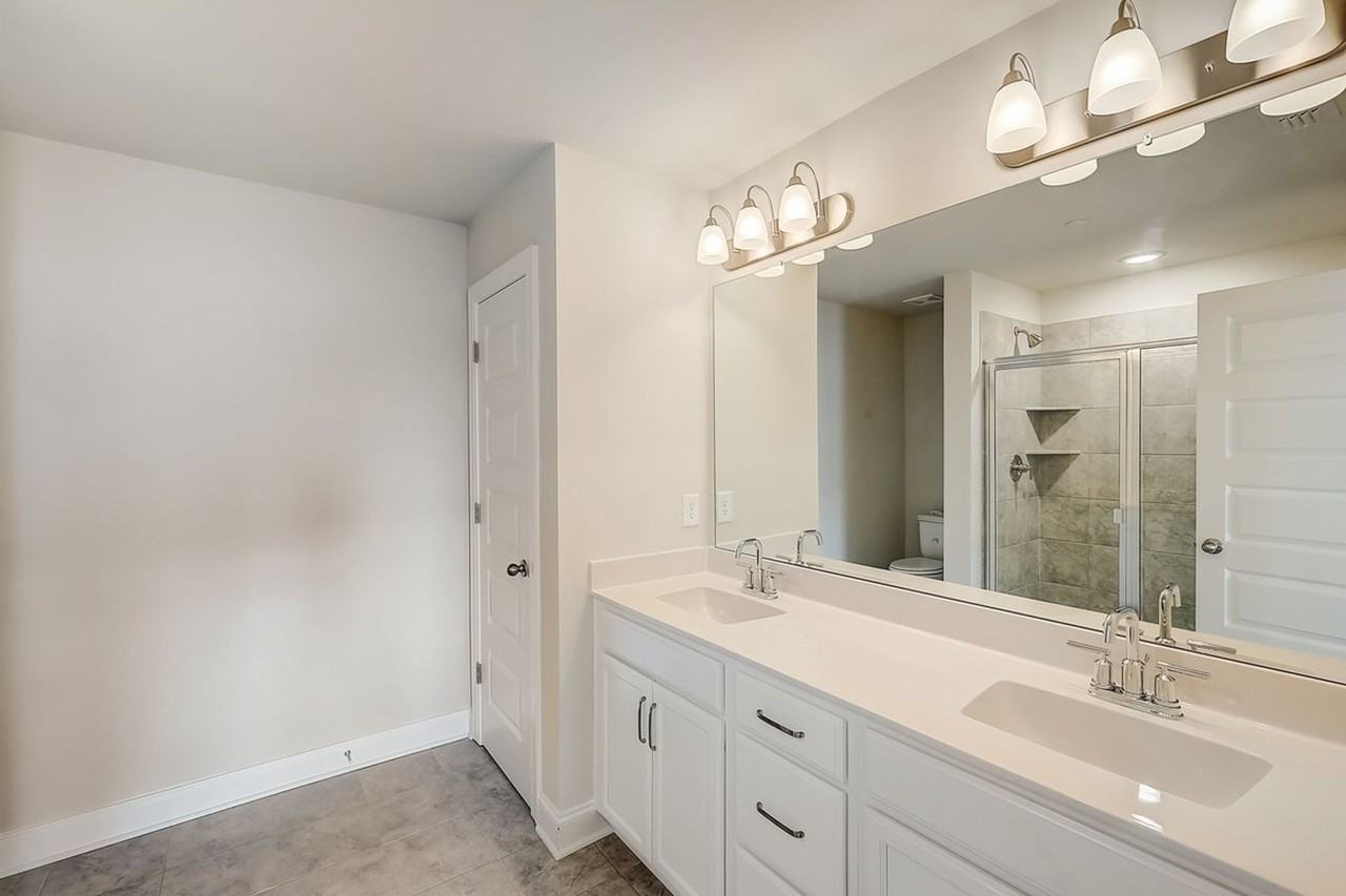 1001 Lifford Ln - Photo 6 of 15