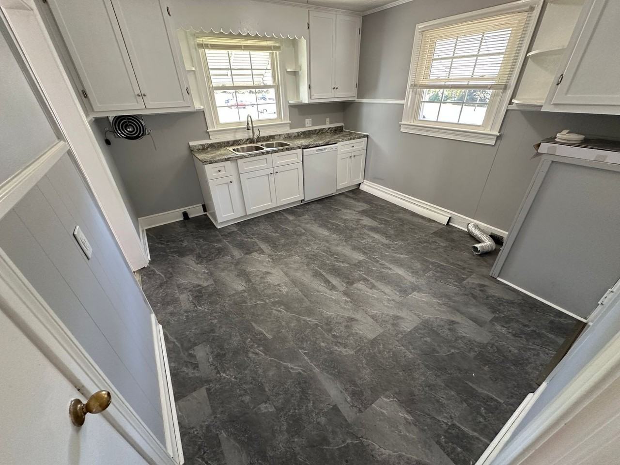 528 Baldwin Rd - Photo 7 of 31