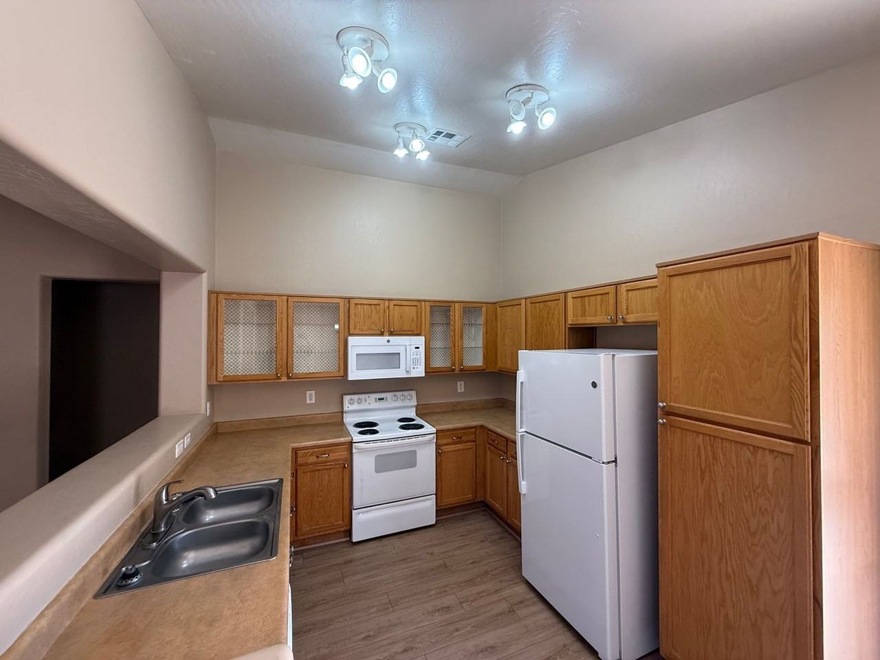 2809 East Bagdad Road - Photo 5 of 15