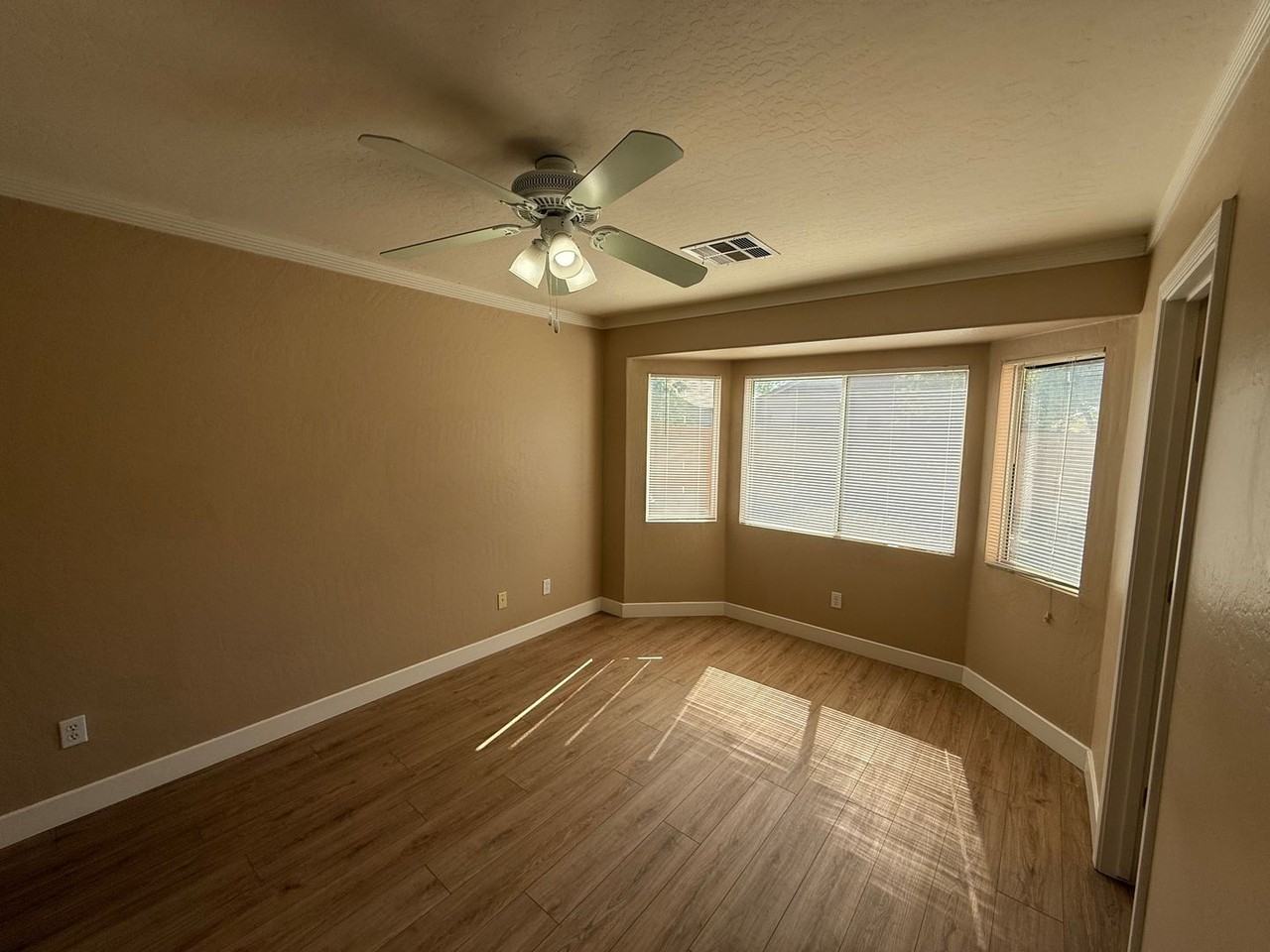 2809 East Bagdad Road - Photo 6 of 15