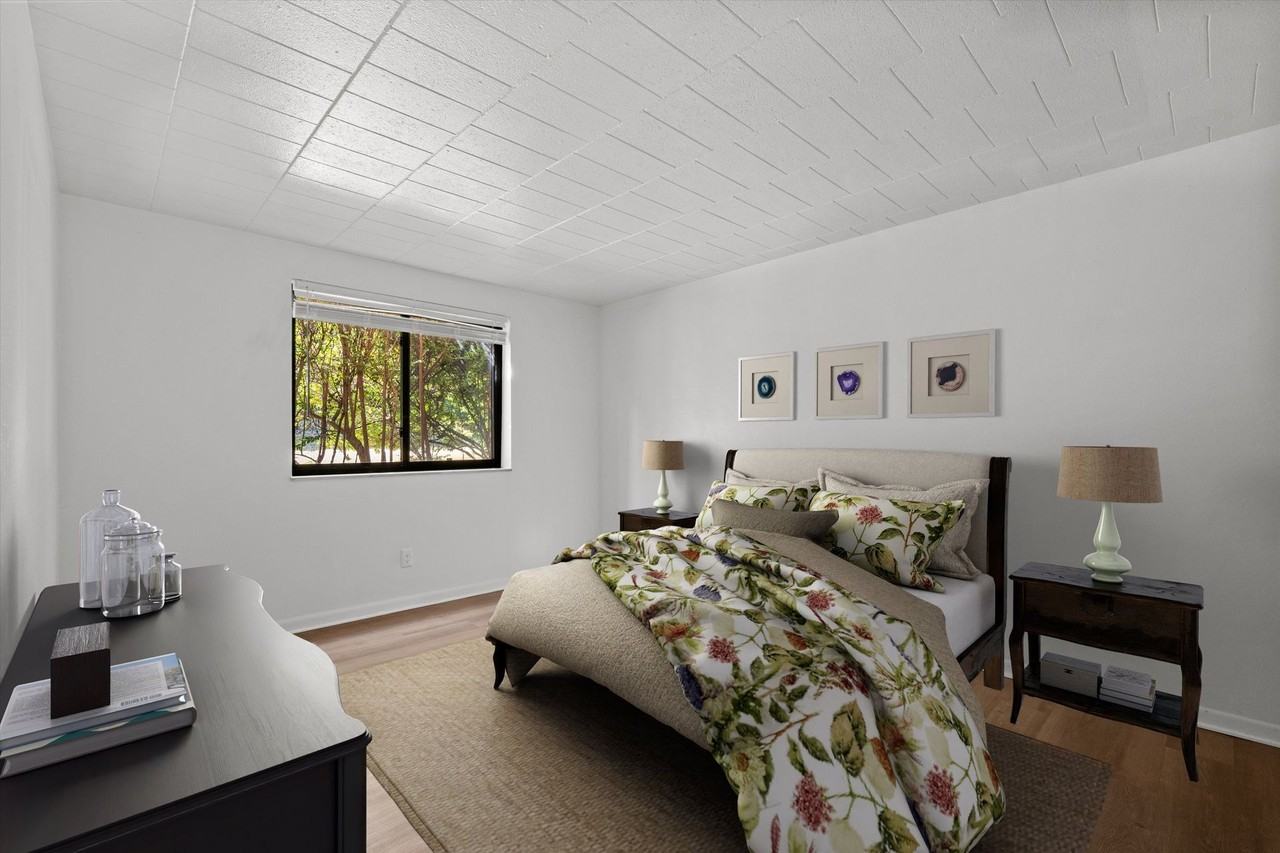 Edgewood Court - Photo 5 of 28