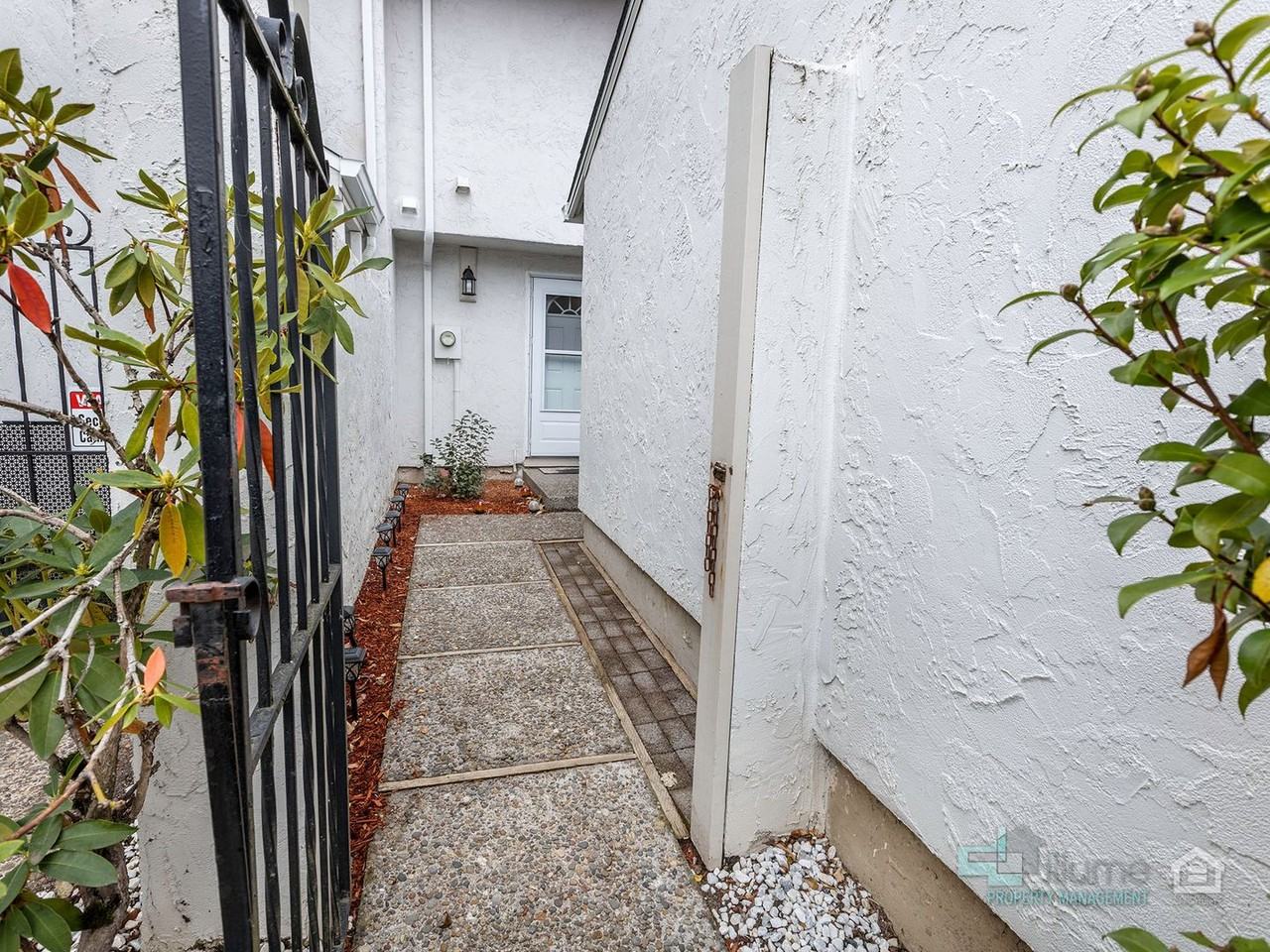 3406 Ne 29th St - Photo 7 of 24