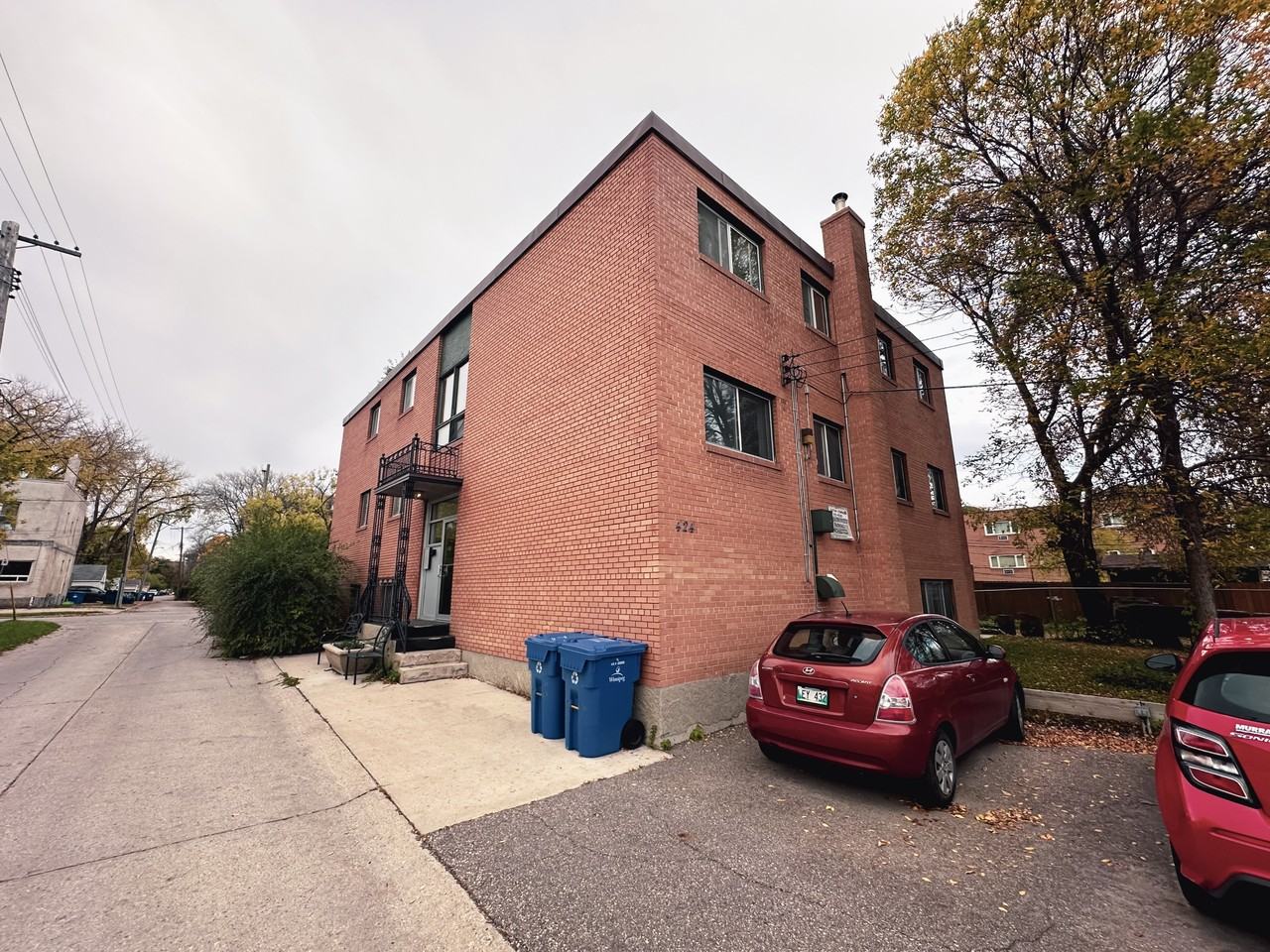 424 Aulneau St #8