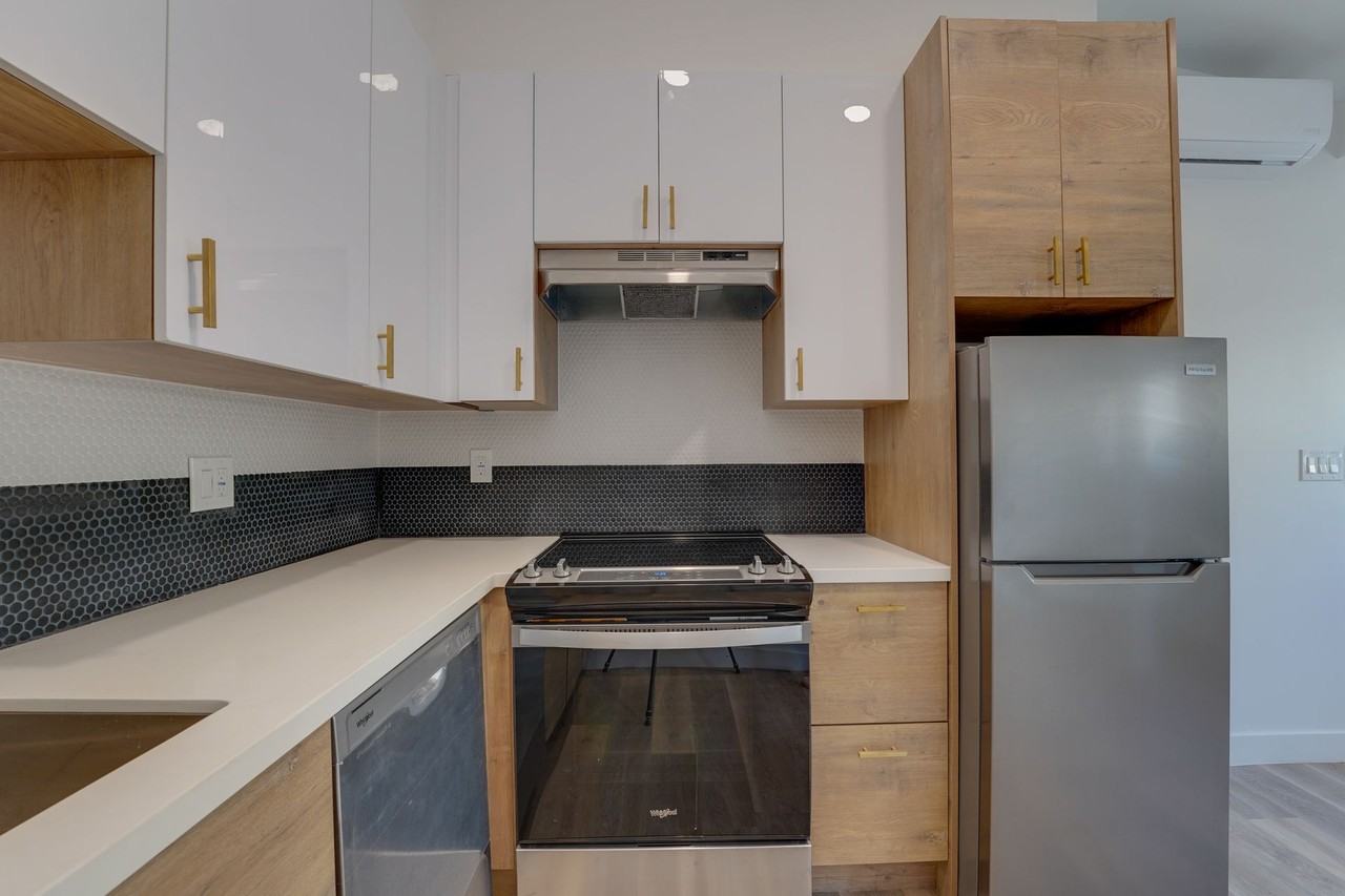 The Leland – Luxury Interiors. Coastal Energy. Fully Pet - Photo 2 of 6