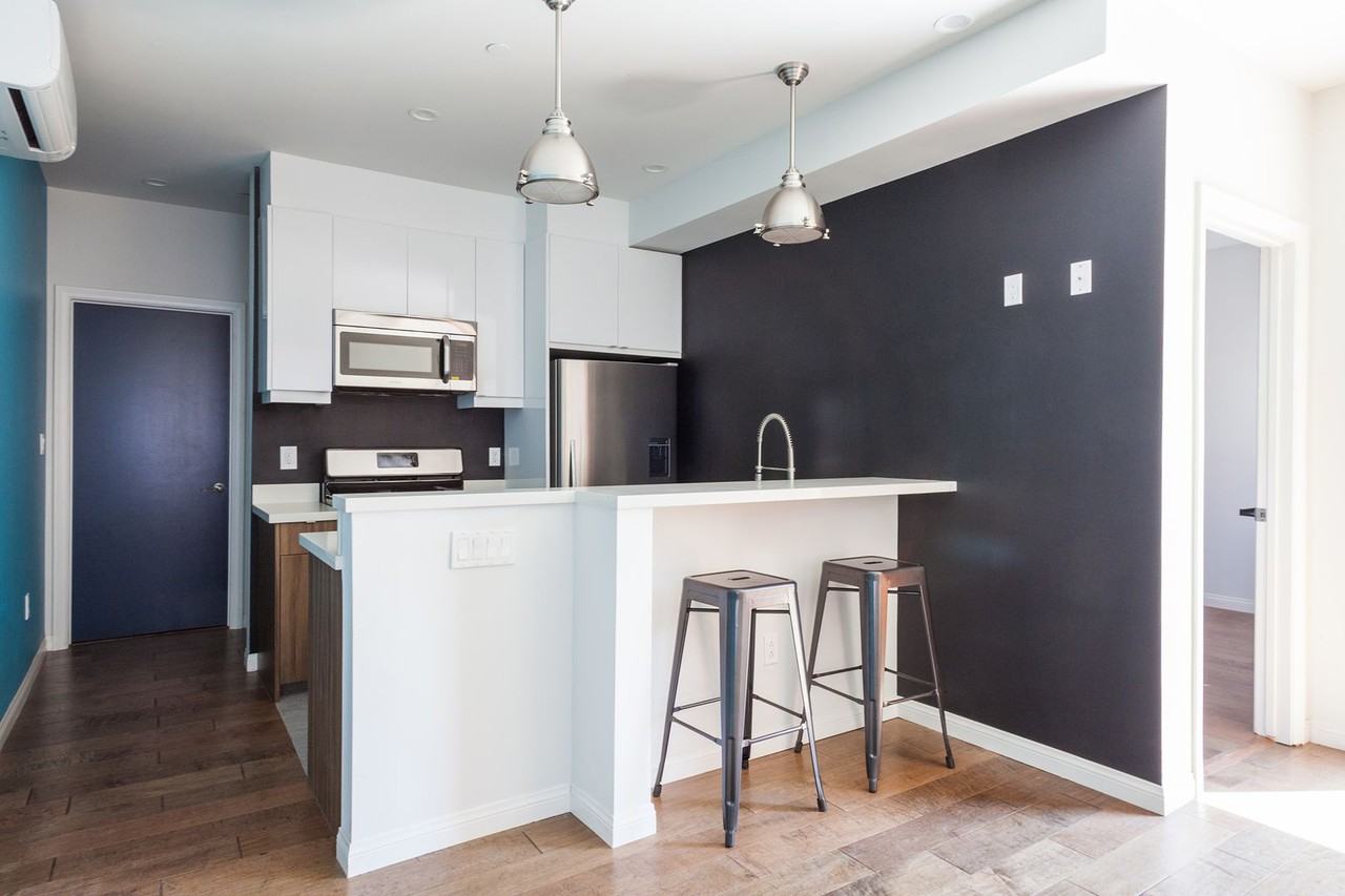 Dee Jay and The Joint - Photo 2 of 11