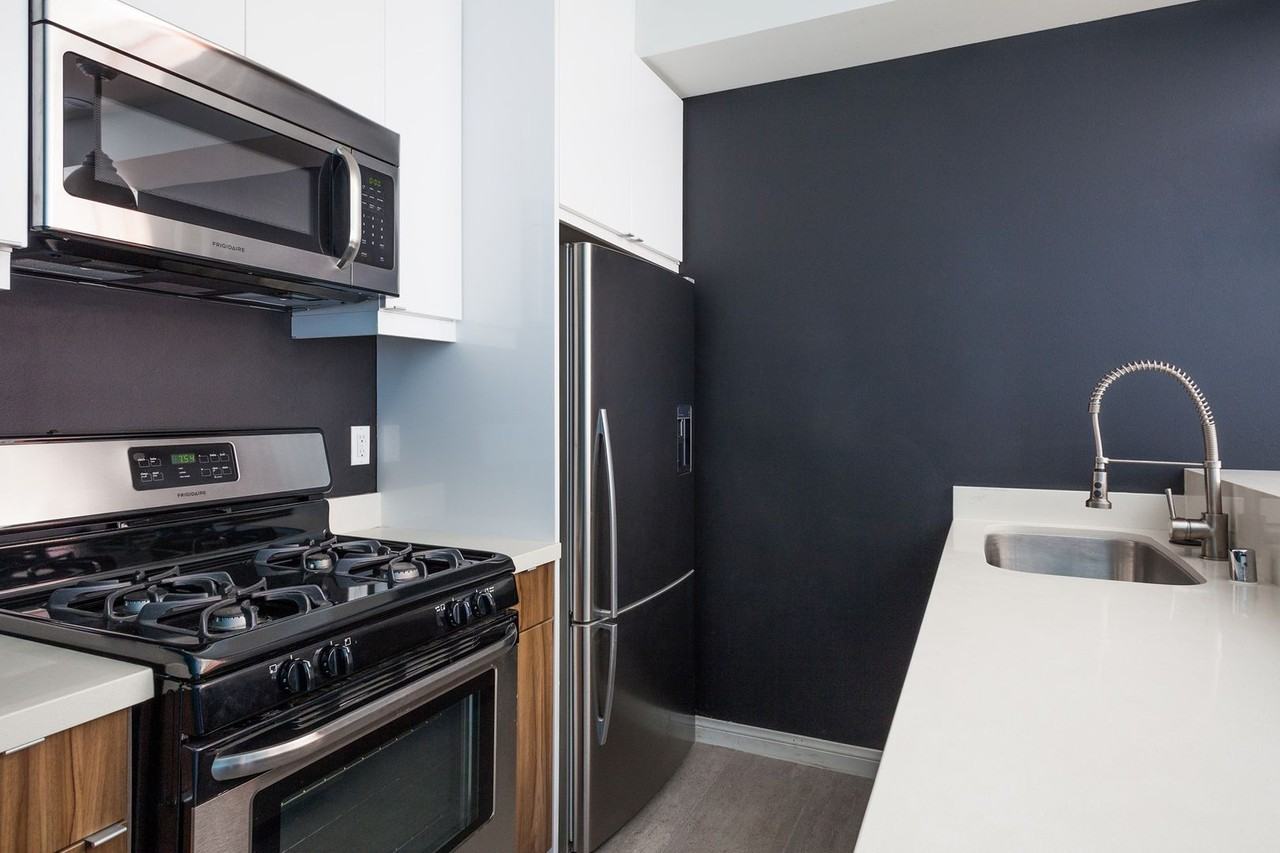 Dee Jay and The Joint - Photo 5 of 11