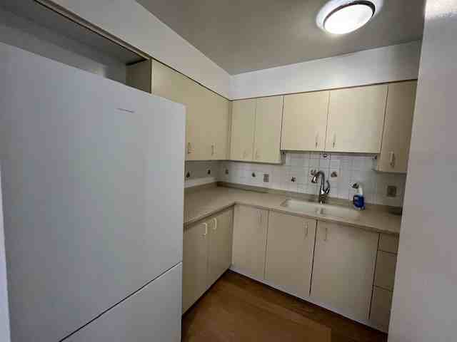 316 Kingsdale Ave #302 - Photo 6 of 18