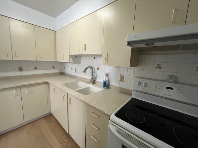 316 Kingsdale Ave #302 - Photo 7 of 18