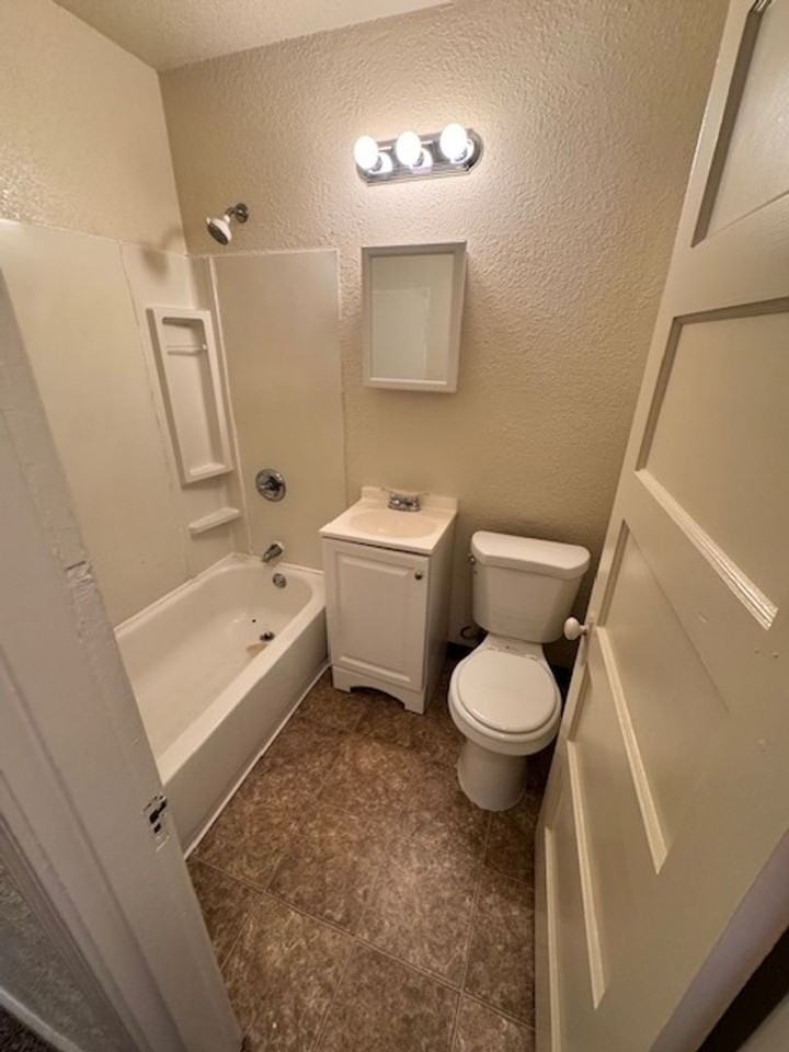 2120 Gold St - Photo 5 of 12