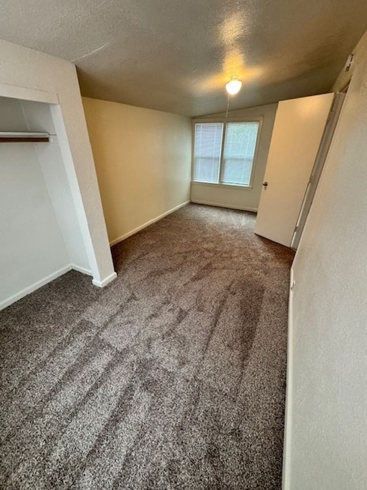 2120 Gold St - Photo 7 of 12