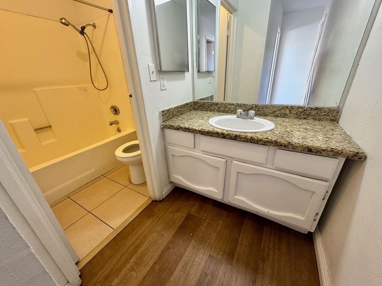 5238 Garden Ln #B - Photo 6 of 8