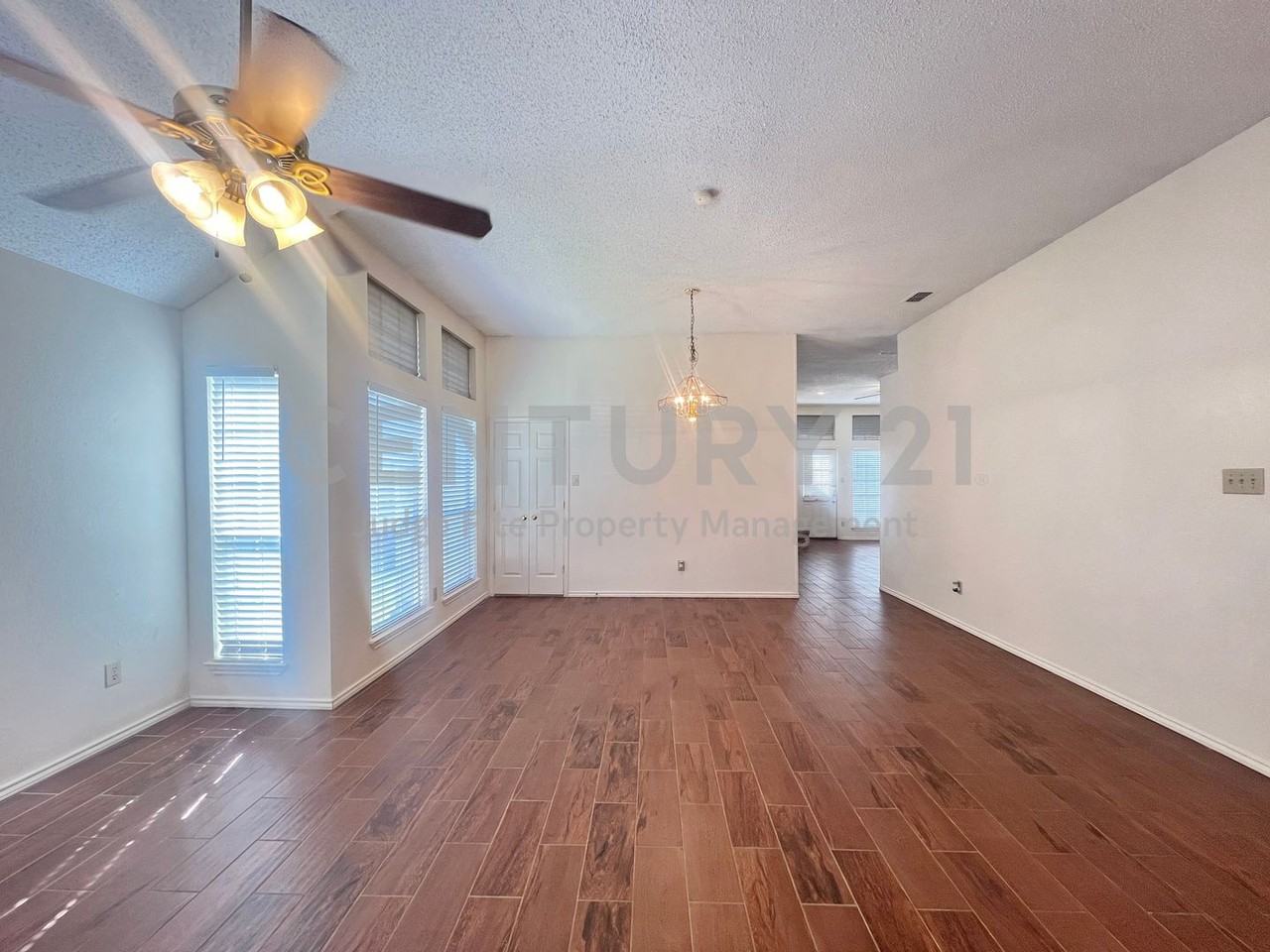 4413 Monte Vista Ln - Photo 2 of 11