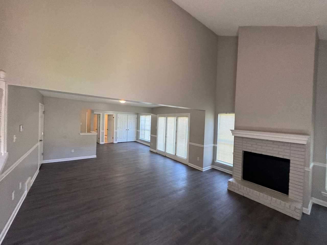 5164 Walton Lake Dr - Photo 3 of 11