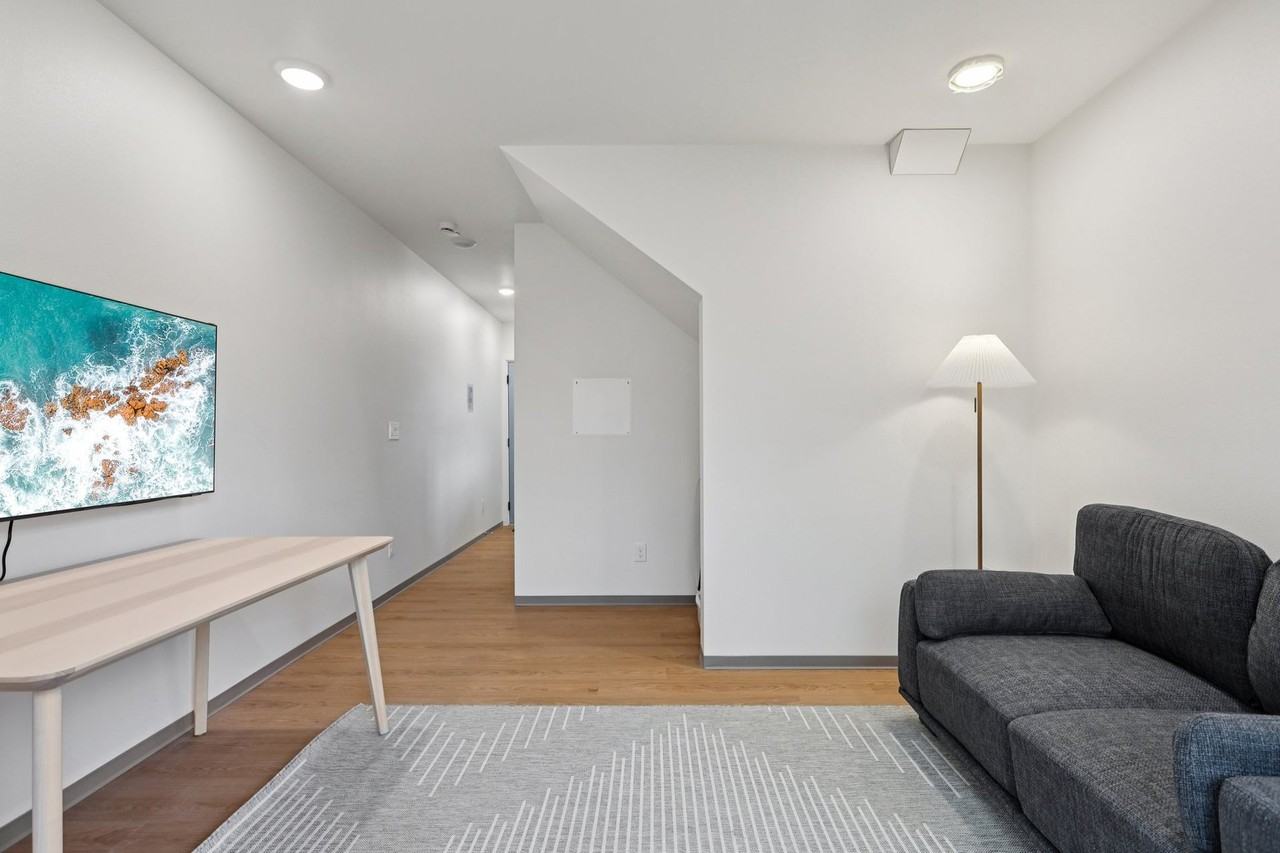 5019 Ravenna Ave Ne - Photo 6 of 29