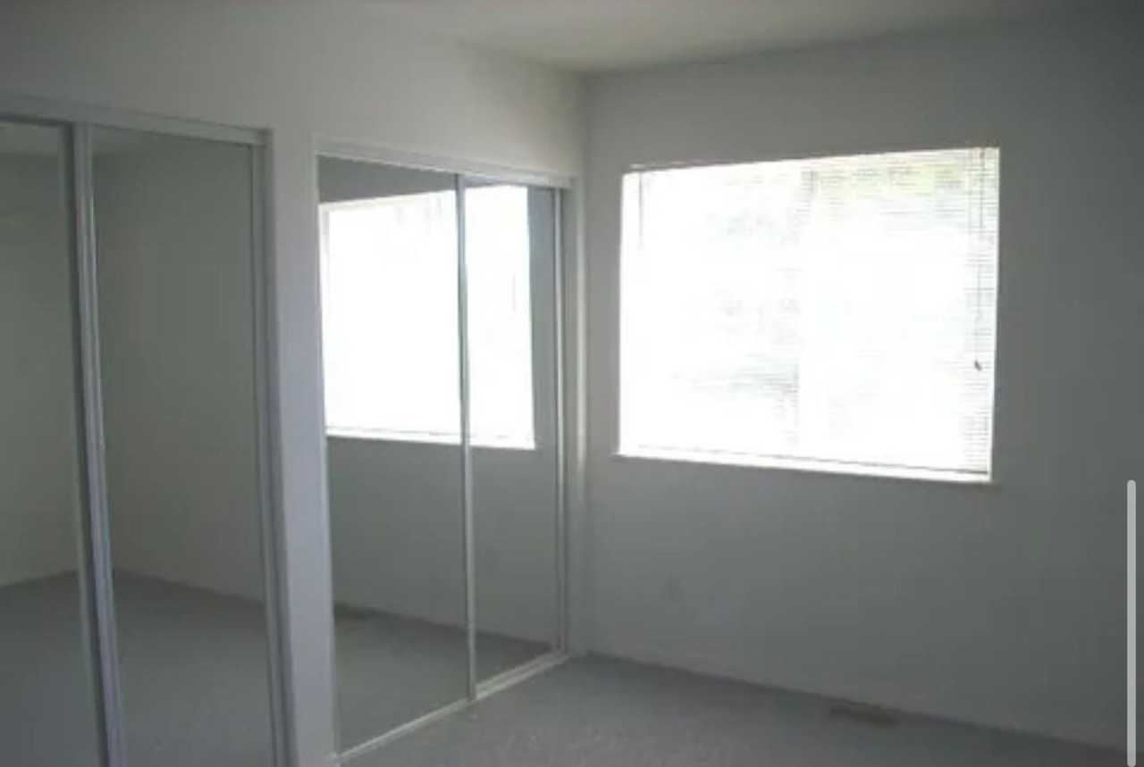 208 S Madison St - Photo 2 of 9