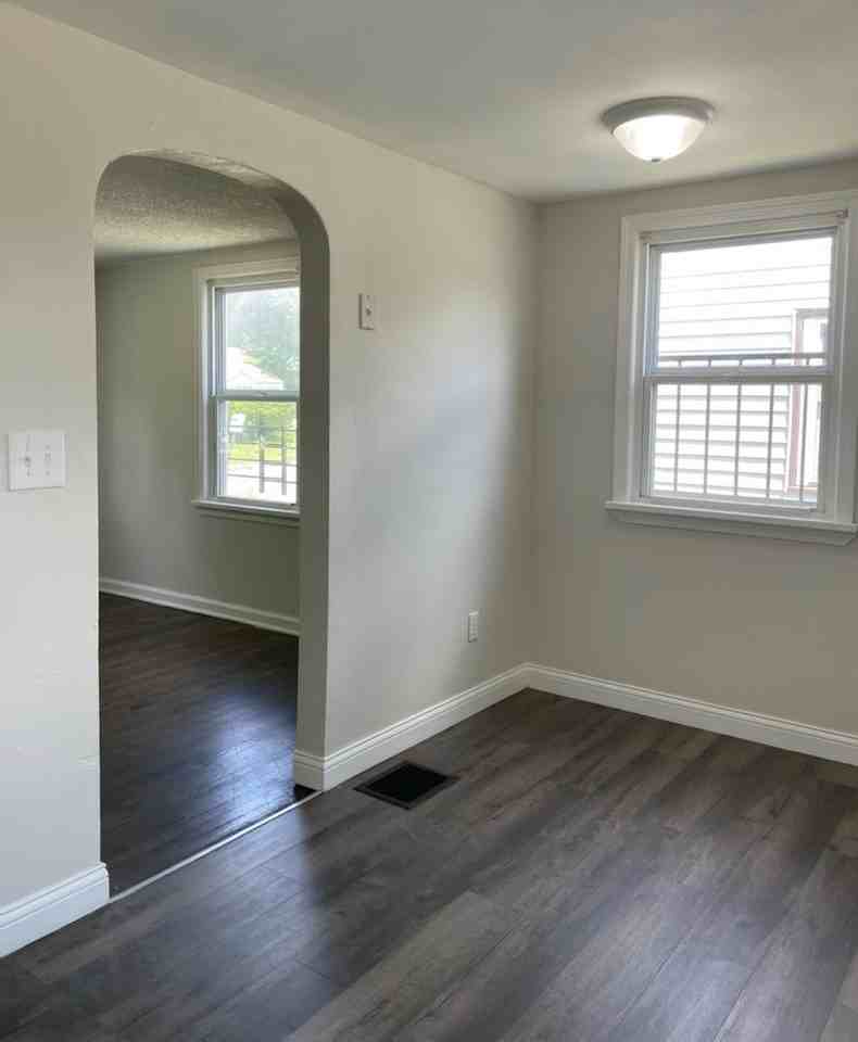 574 N Champion Ave - Photo 4 of 9