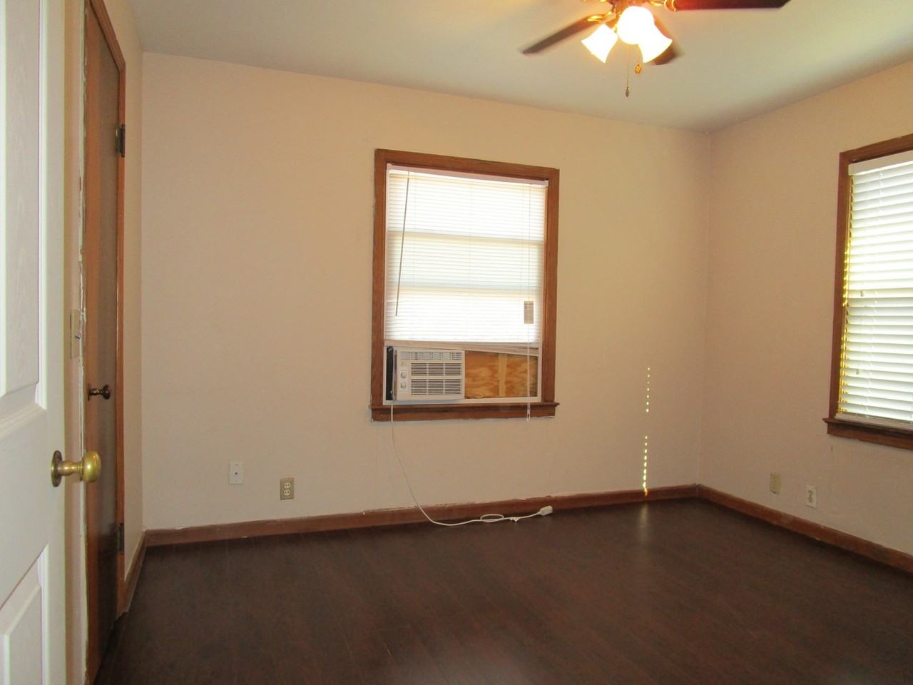 1008 N Bradley St - Photo 2 of 10