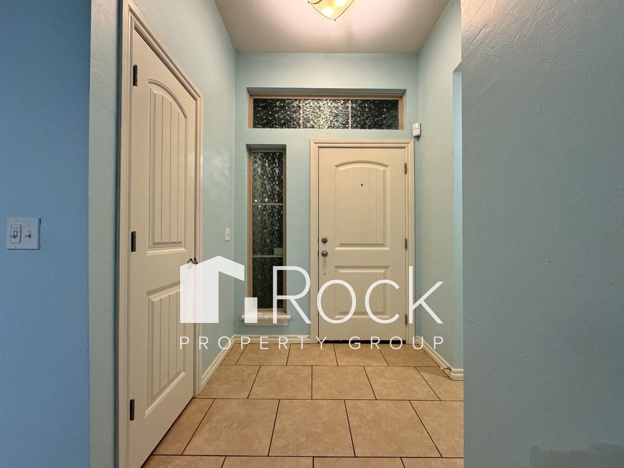 529 Hunter Dr - Photo 4 of 35