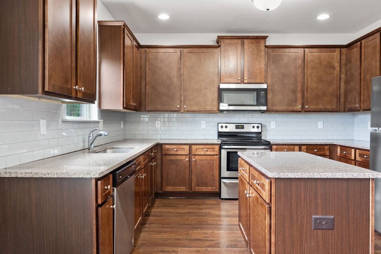 1432 Sand Way Southeast - Photo 3 of 13