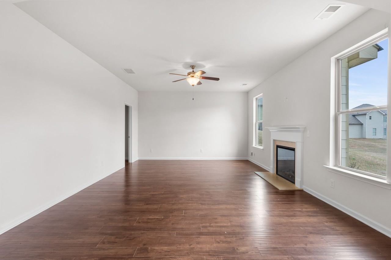 1432 Sand Way Southeast - Photo 5 of 13