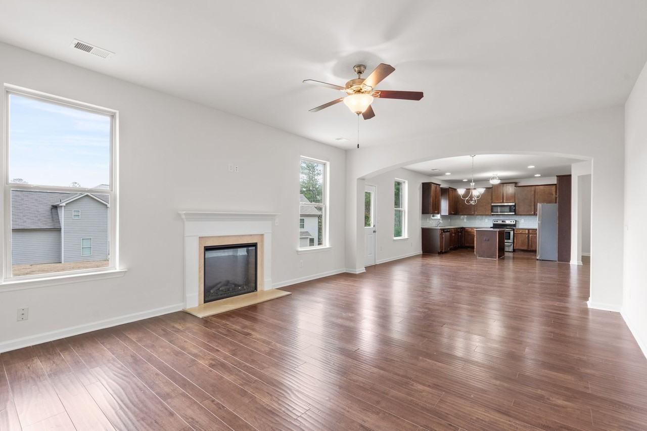 1432 Sand Way Southeast - Photo 6 of 13