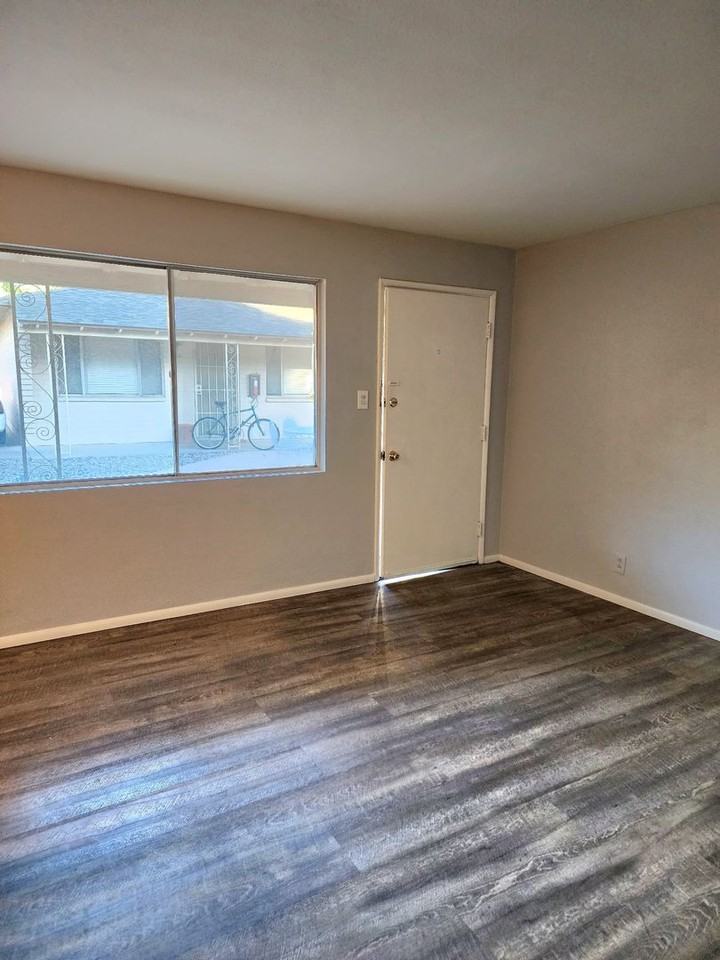 302 W Medlock Dr #6 - Photo 2 of 10