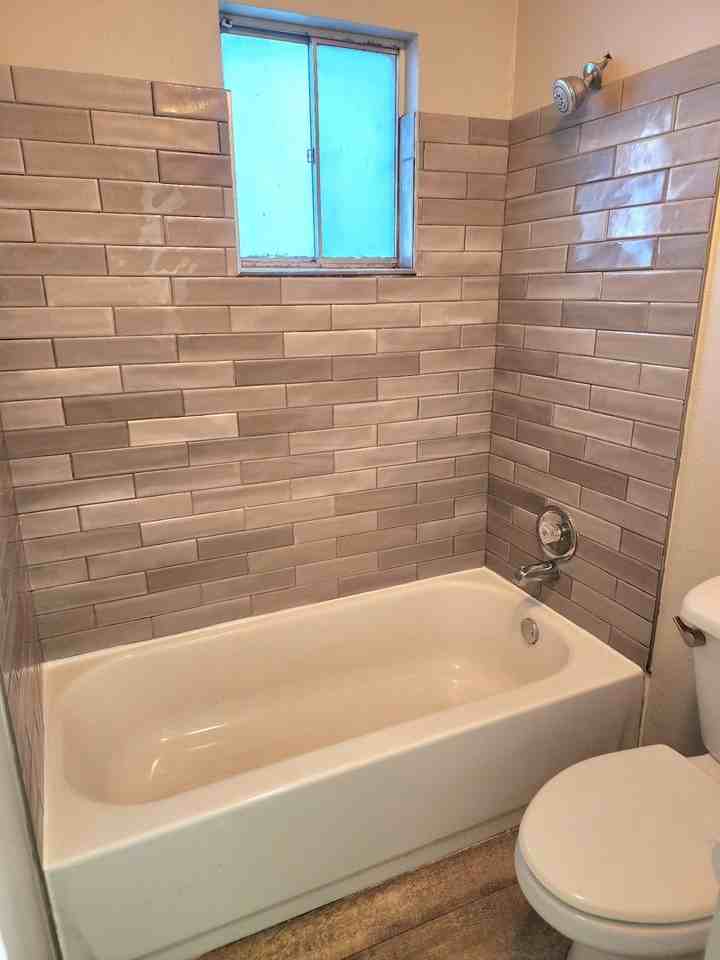 302 W Medlock Dr #6 - Photo 4 of 10