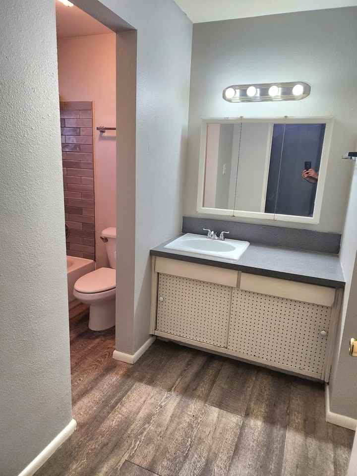 302 W Medlock Dr #6 - Photo 6 of 10