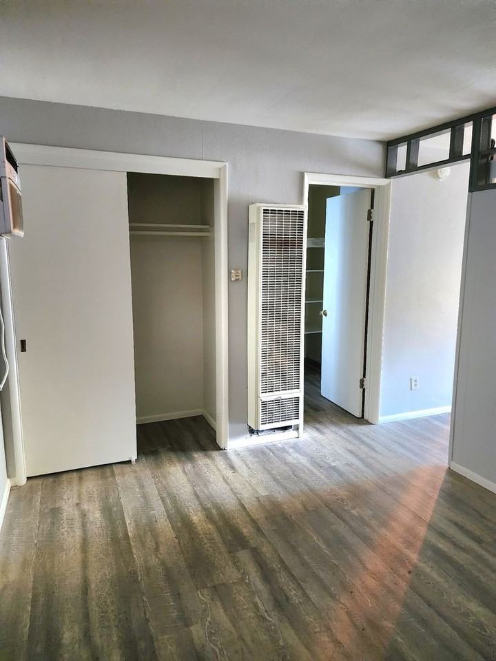 302 W Medlock Dr #6 - Photo 7 of 10