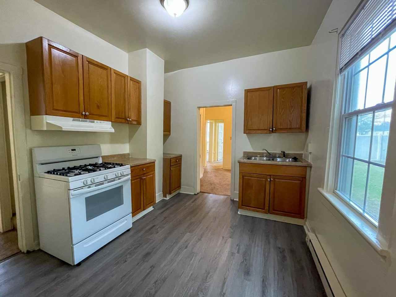 307 N 6th Ave - Photo 5 of 21