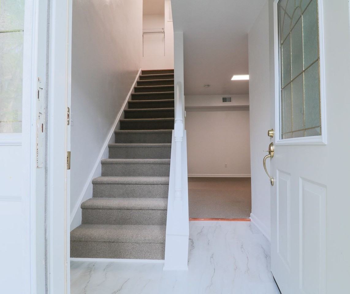 1731 Donlee Dr - Photo 3 of 14