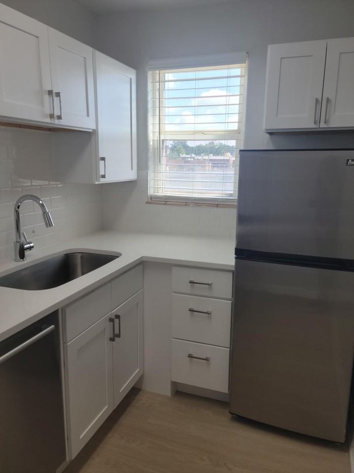 1120 S Logan St #12 - Photo 3 of 15