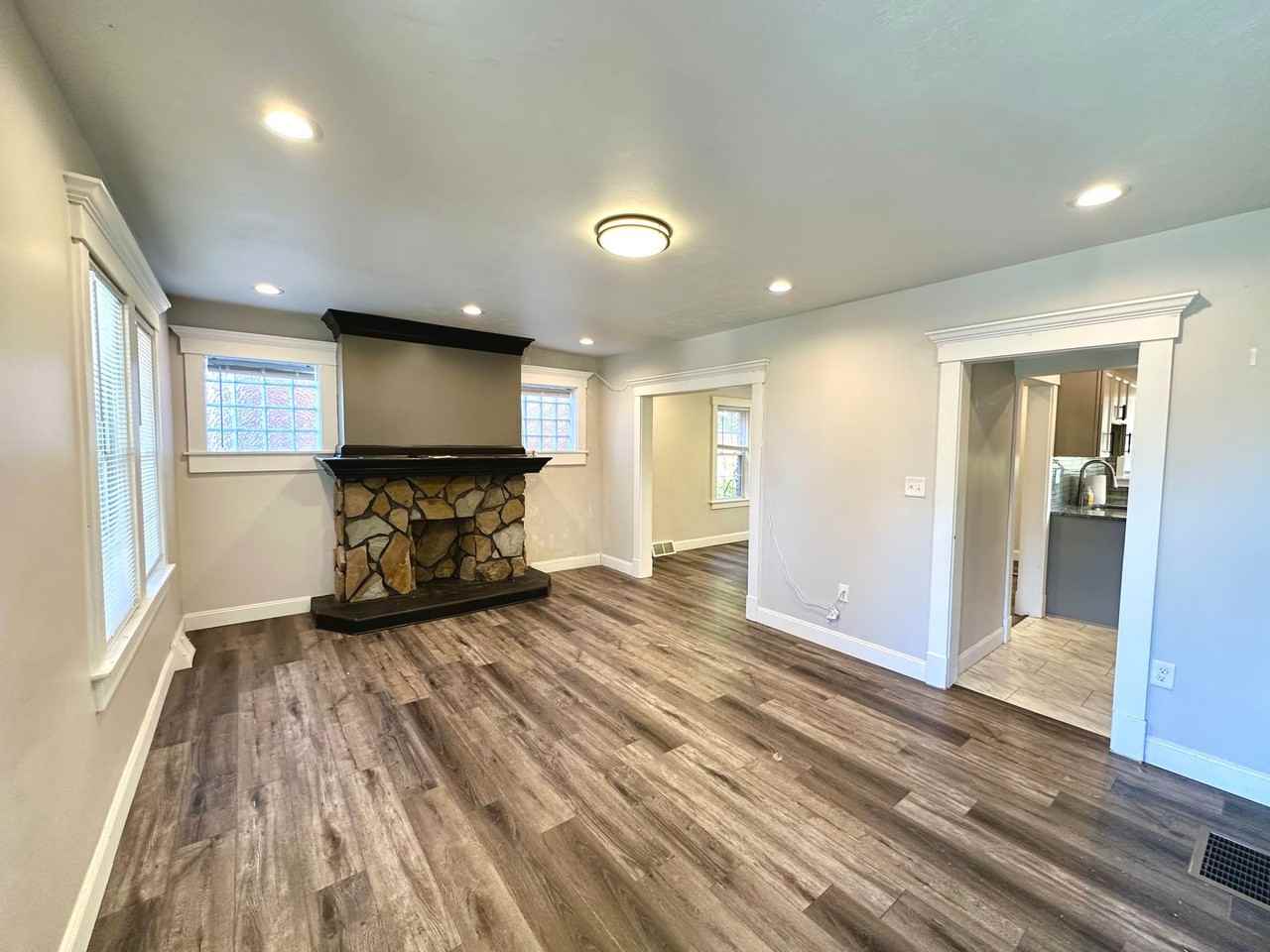 2034 Redrose Ave - Photo 3 of 17