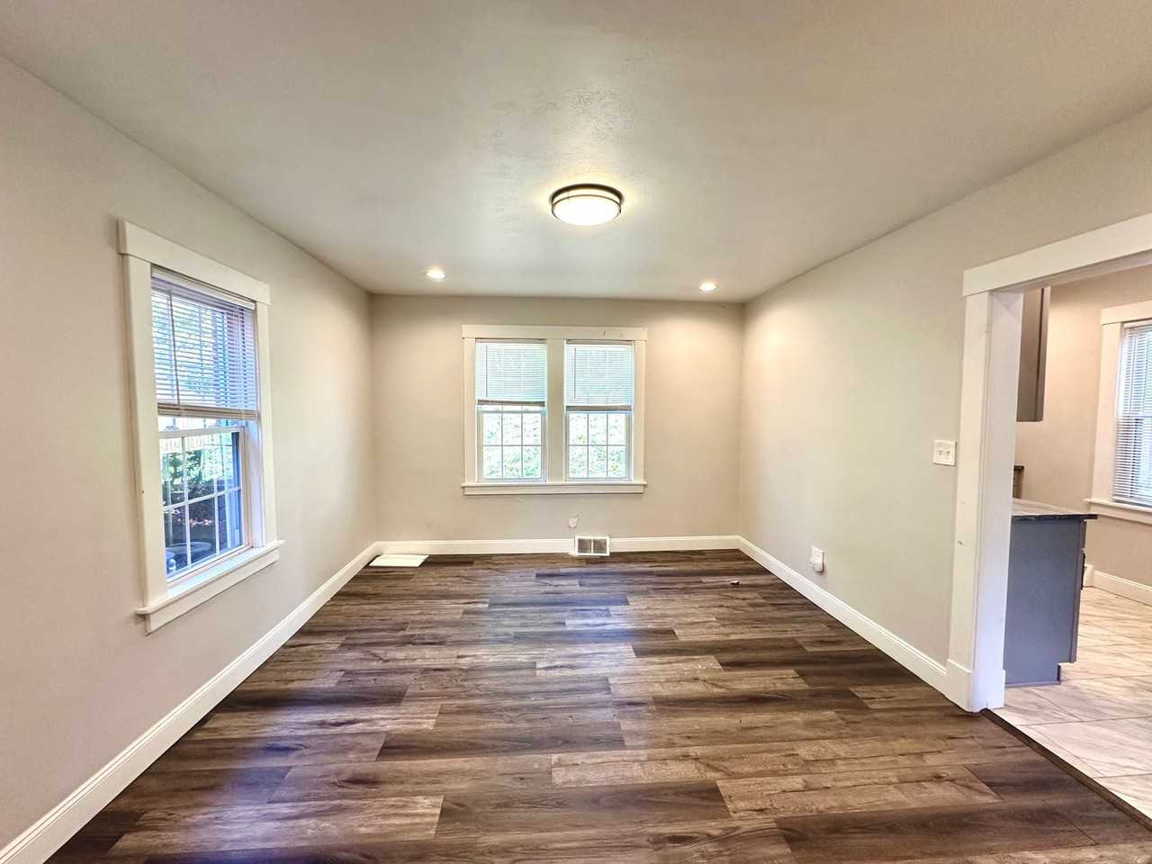 2034 Redrose Ave - Photo 5 of 17