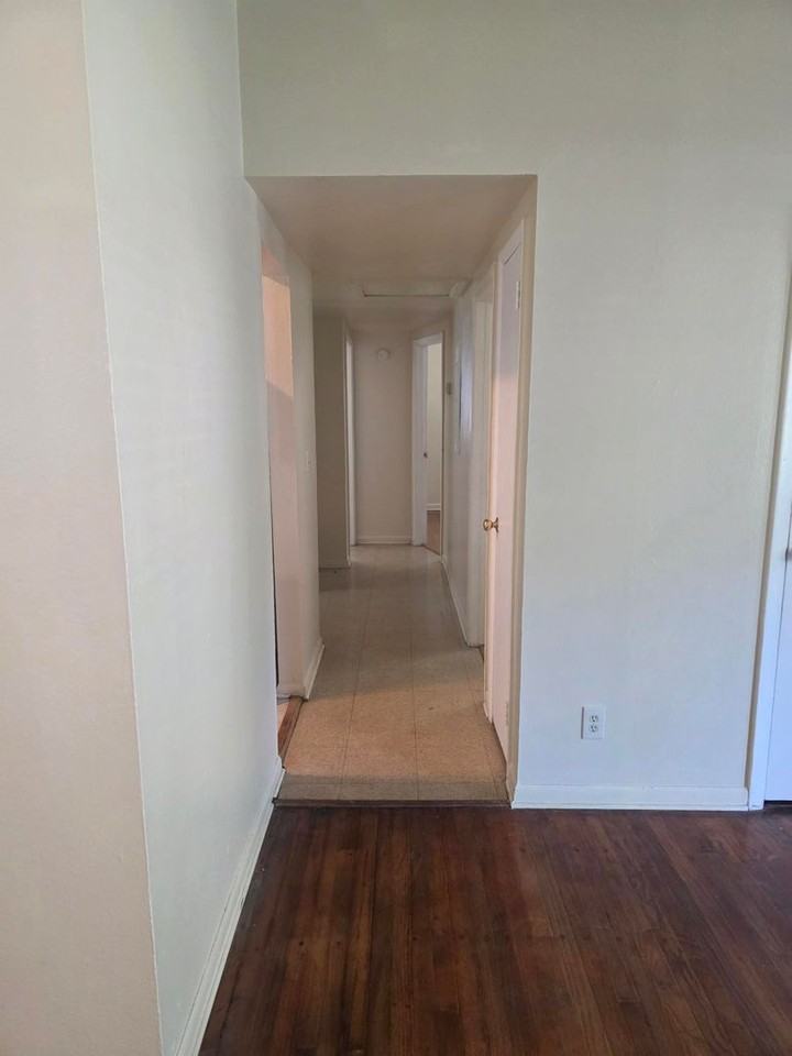 1927 Delaroche Dr E - Photo 2 of 11