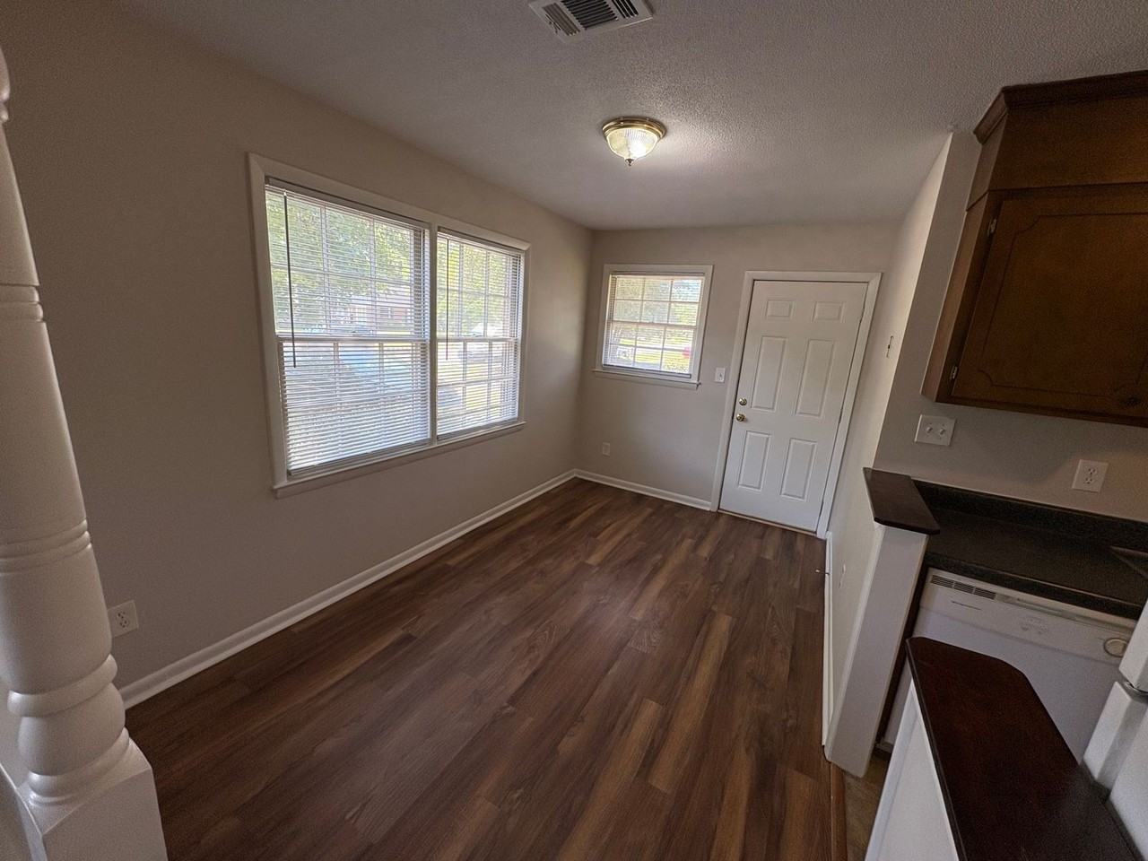 716 Montclair Dr - Photo 5 of 10