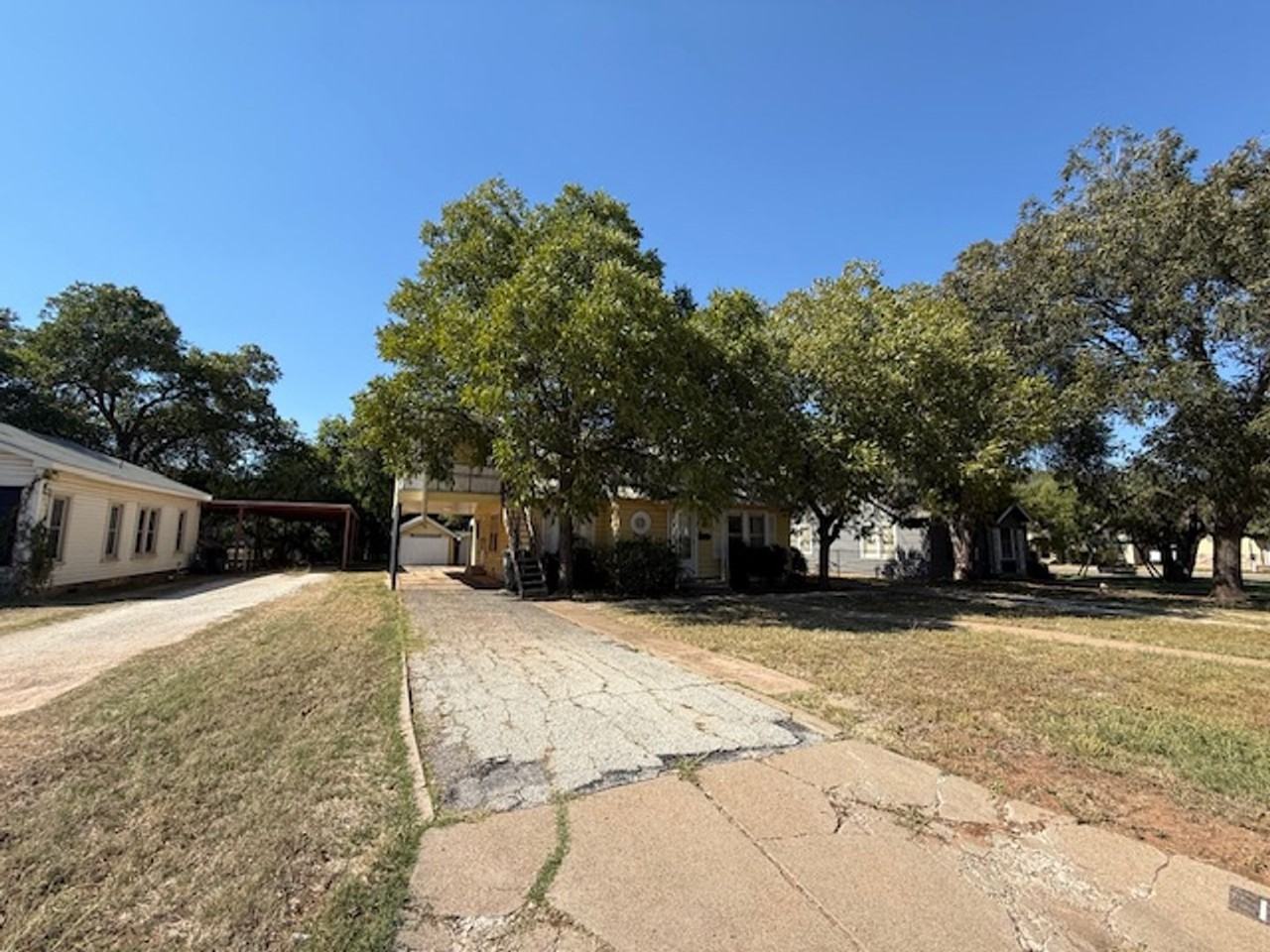 1010 Matador St - Photo 2 of 26