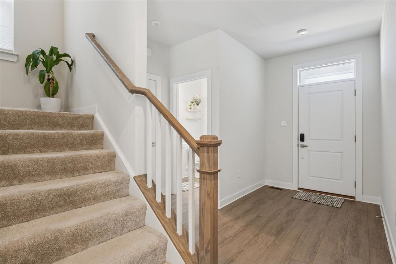 205 Sloan Dr - Photo 3 of 35