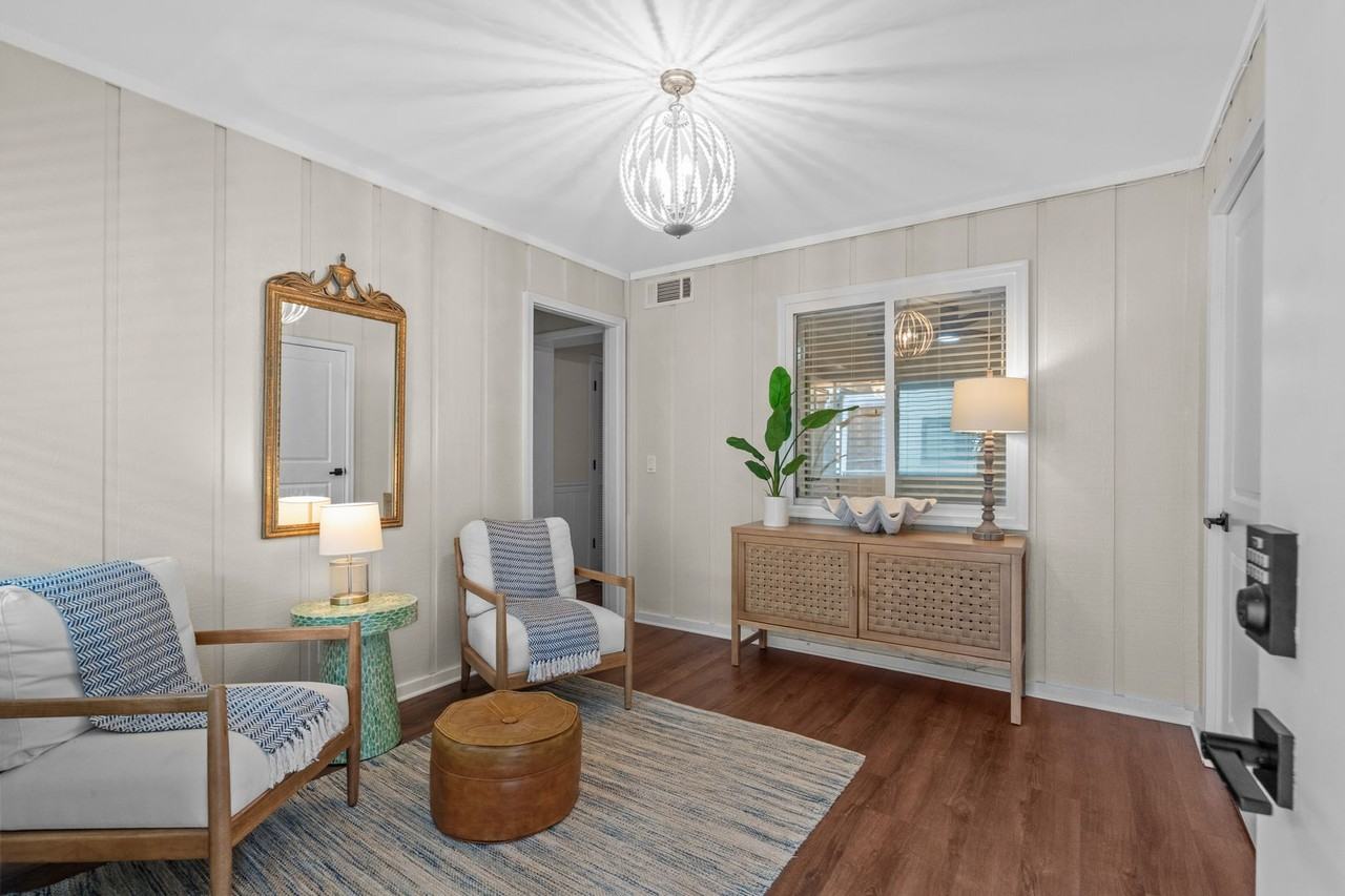 824 N Waccamaw Dr - Photo 2 of 41