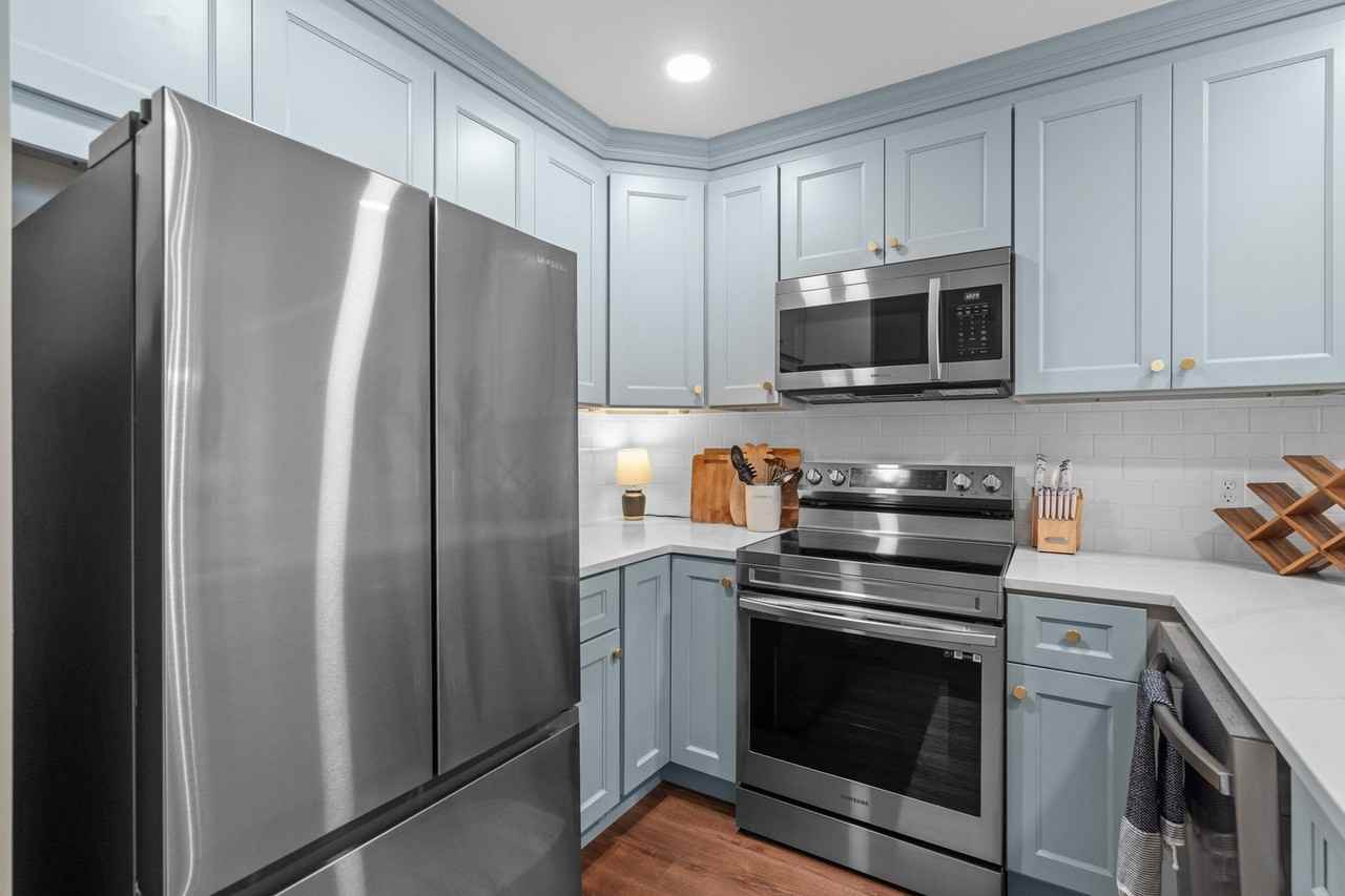 824 N Waccamaw Dr - Photo 5 of 41