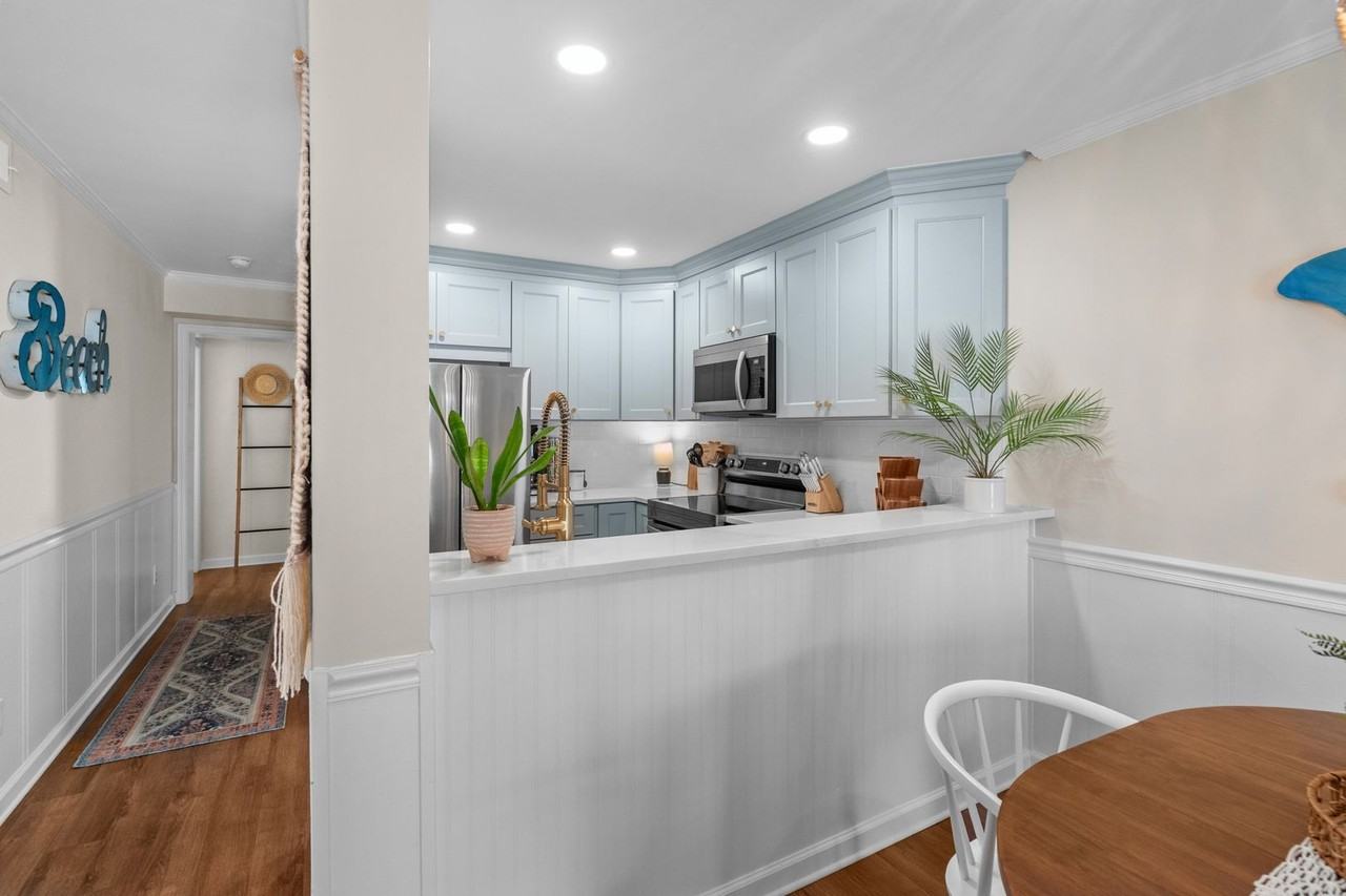 824 N Waccamaw Dr - Photo 6 of 41