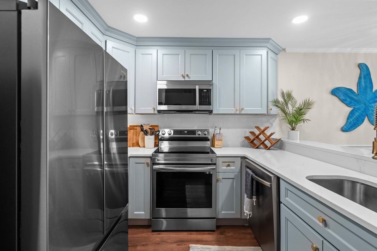 824 N Waccamaw Dr - Photo 7 of 41