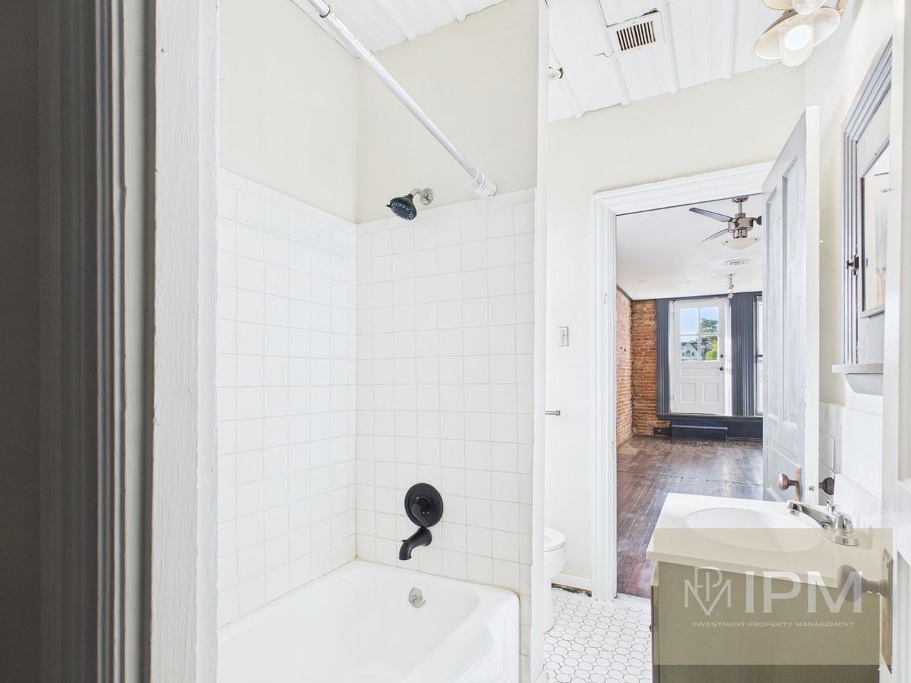 219 S Union St - Photo 4 of 27