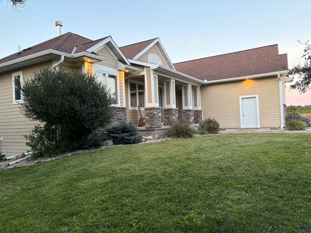 220 Meadow Woods Dr - Photo 2 of 39