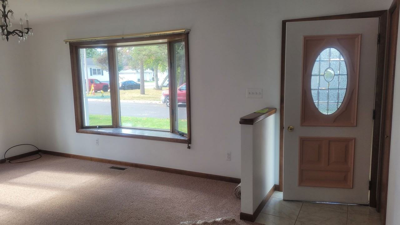 310 N 3rd St - Photo 2 of 20